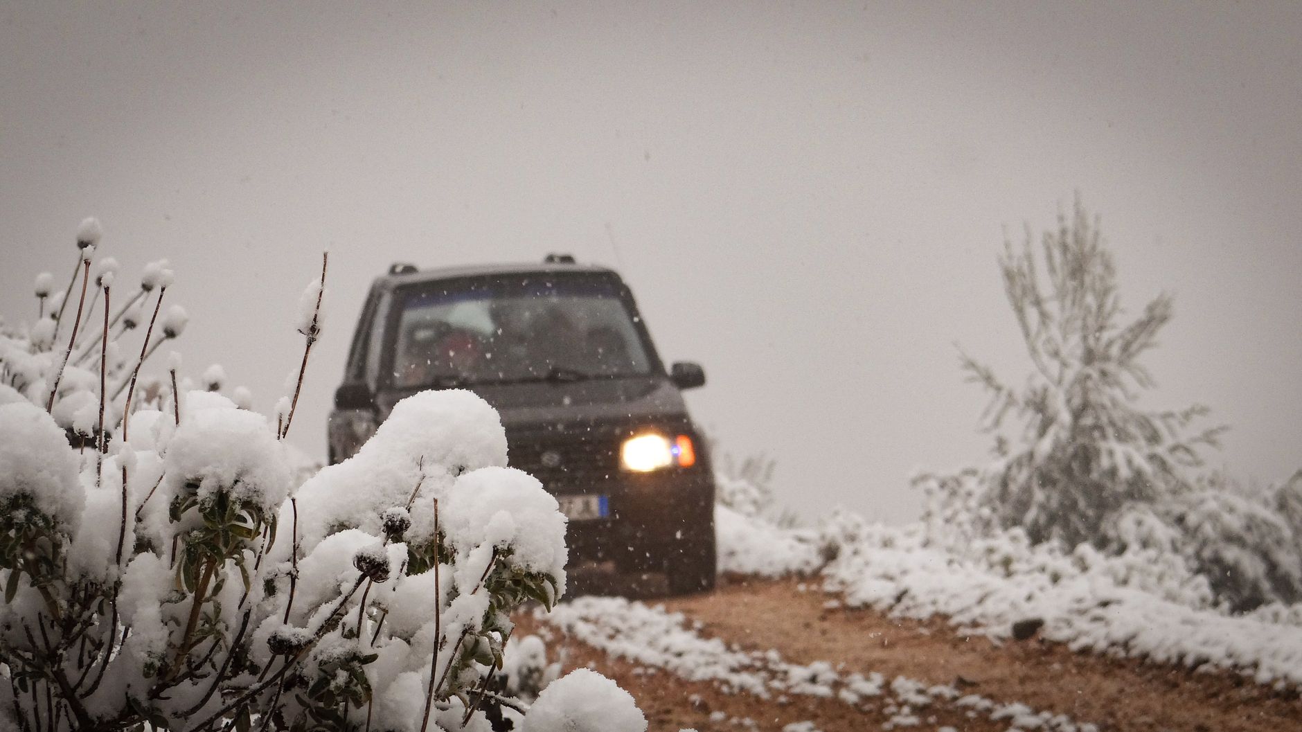 Grupo de 4x4 en travesía de montaña